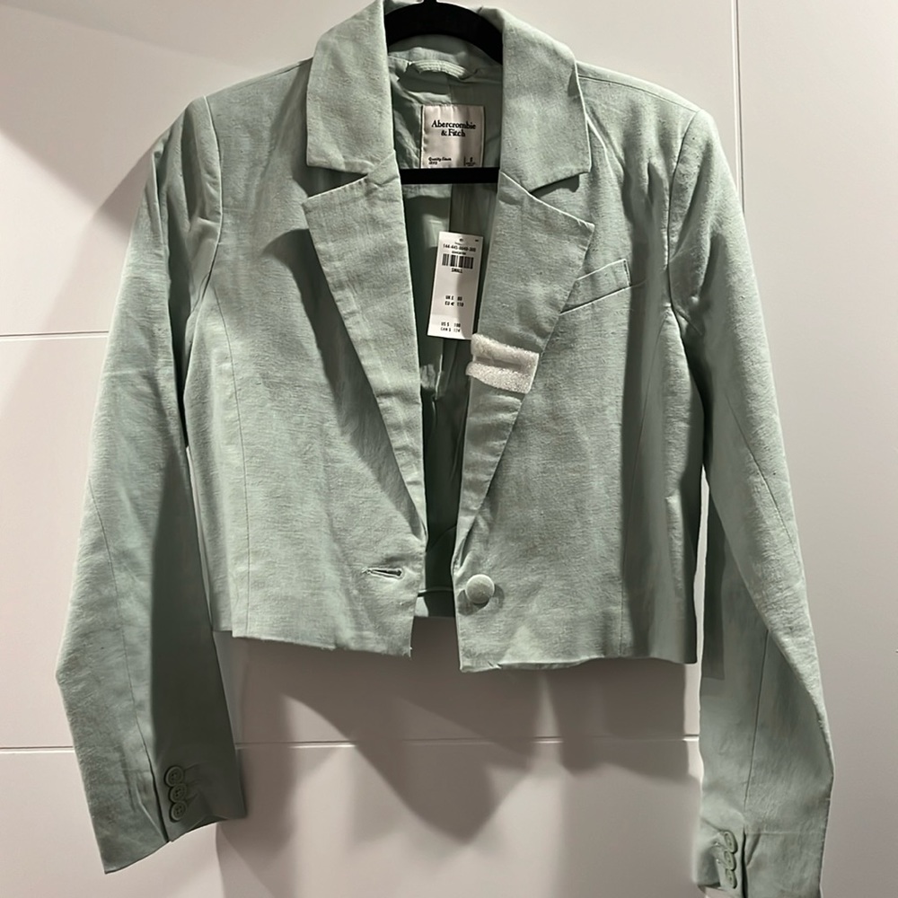 Abercrombie cropped blazer